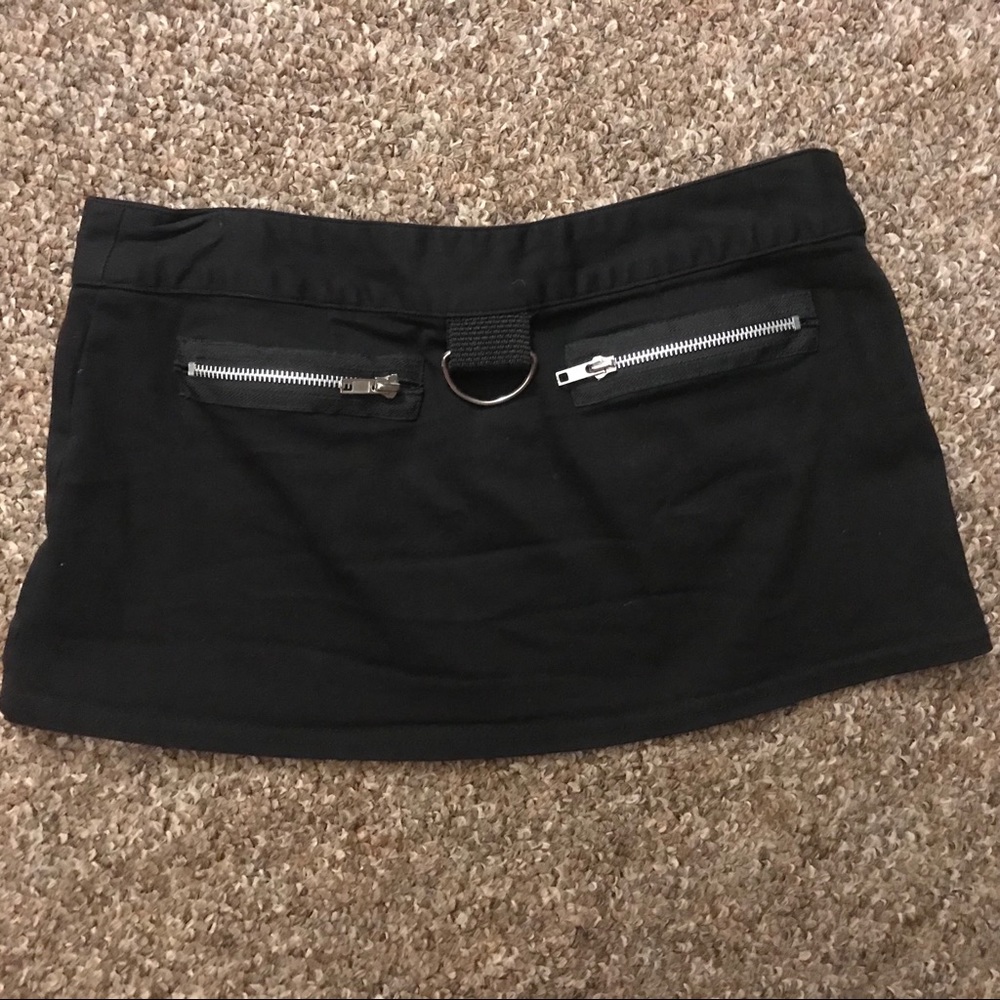 Black mini skirt | silver zipper details
